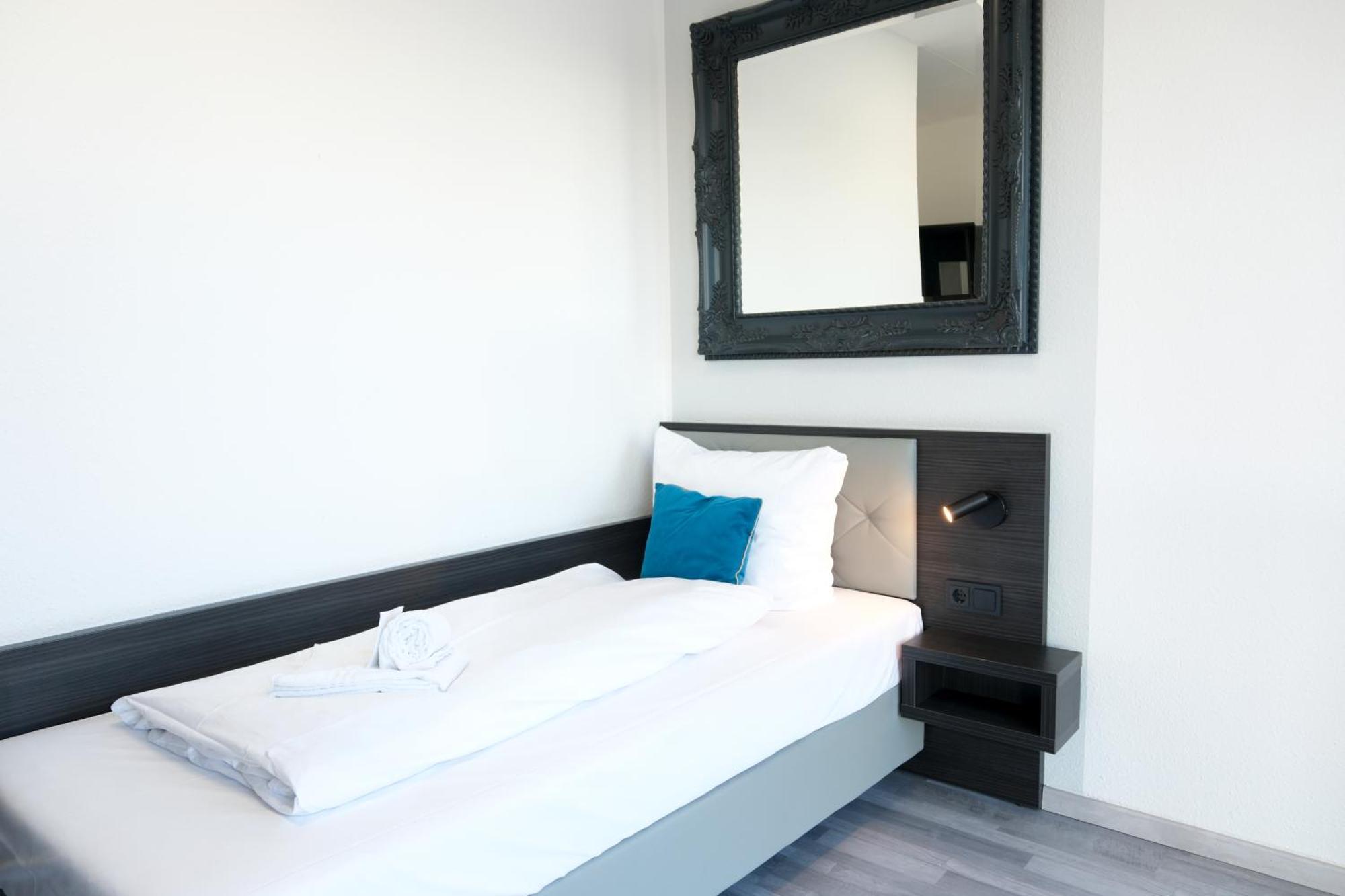 Stargaze Forum Hotel Duesseldorf-Hilden Esterno foto